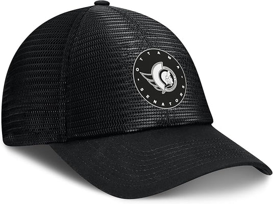 Casquette de camionneur sur scène du repêchage 2023 de la LNH des Bruins de Boston